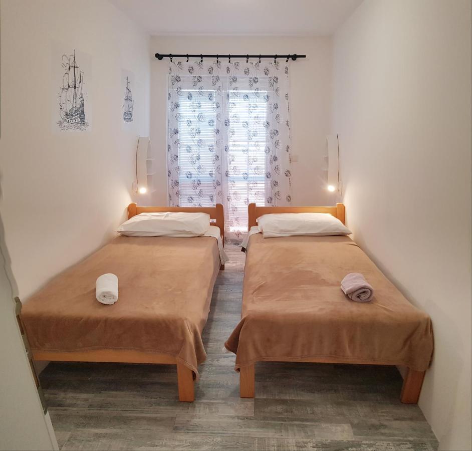 Apartmani Zem, Krk Krk Town Buitenkant foto